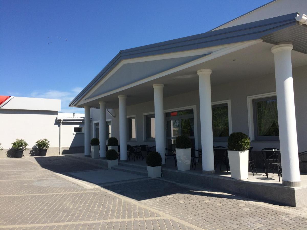 Hotel Arkadia Konskie Dış mekan fotoğraf
