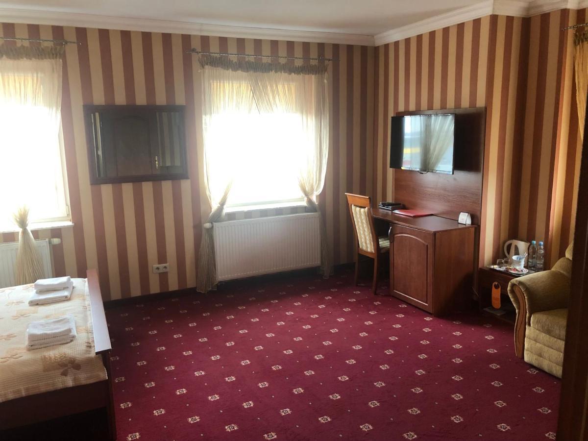 Hotel Arkadia Konskie Dış mekan fotoğraf