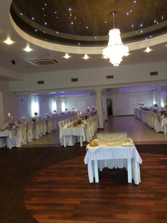 Hotel Arkadia Konskie Dış mekan fotoğraf