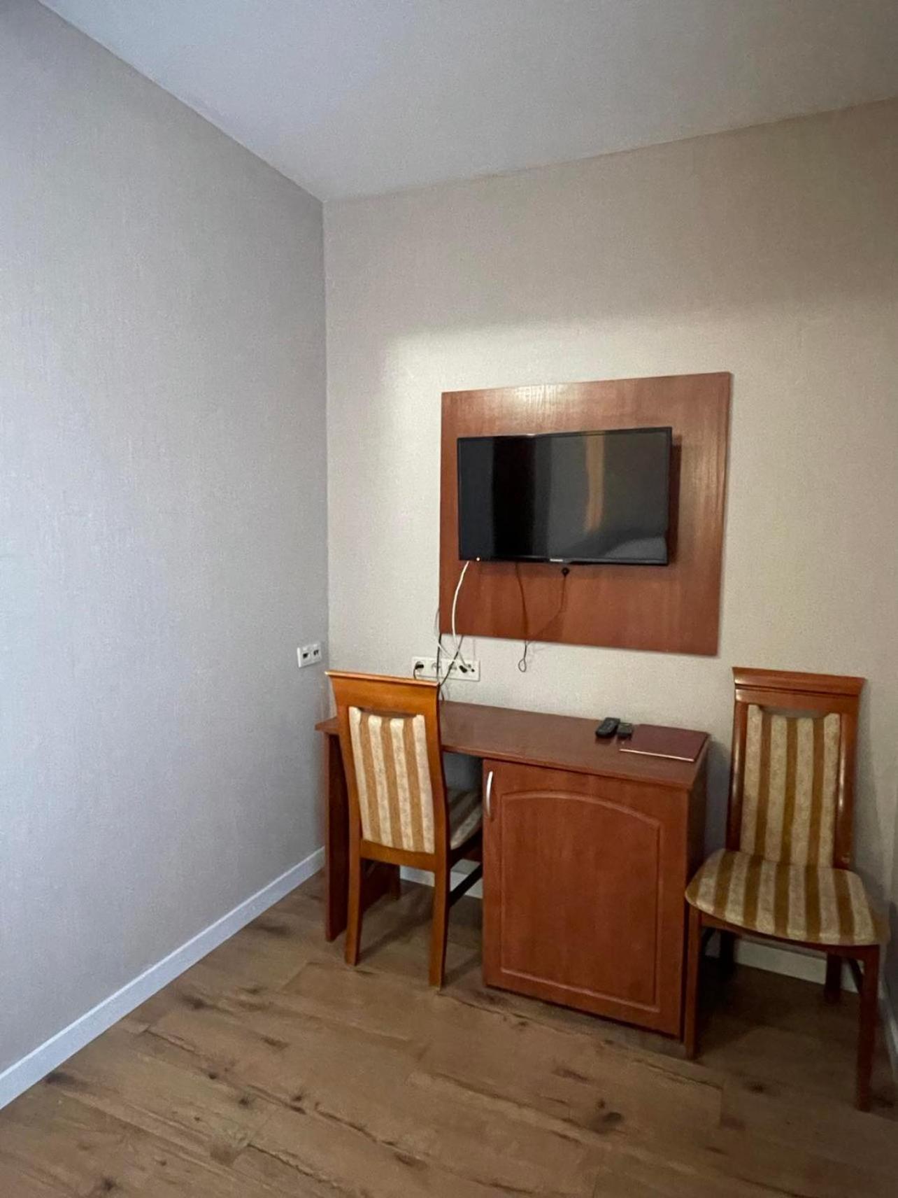 Hotel Arkadia Konskie Dış mekan fotoğraf