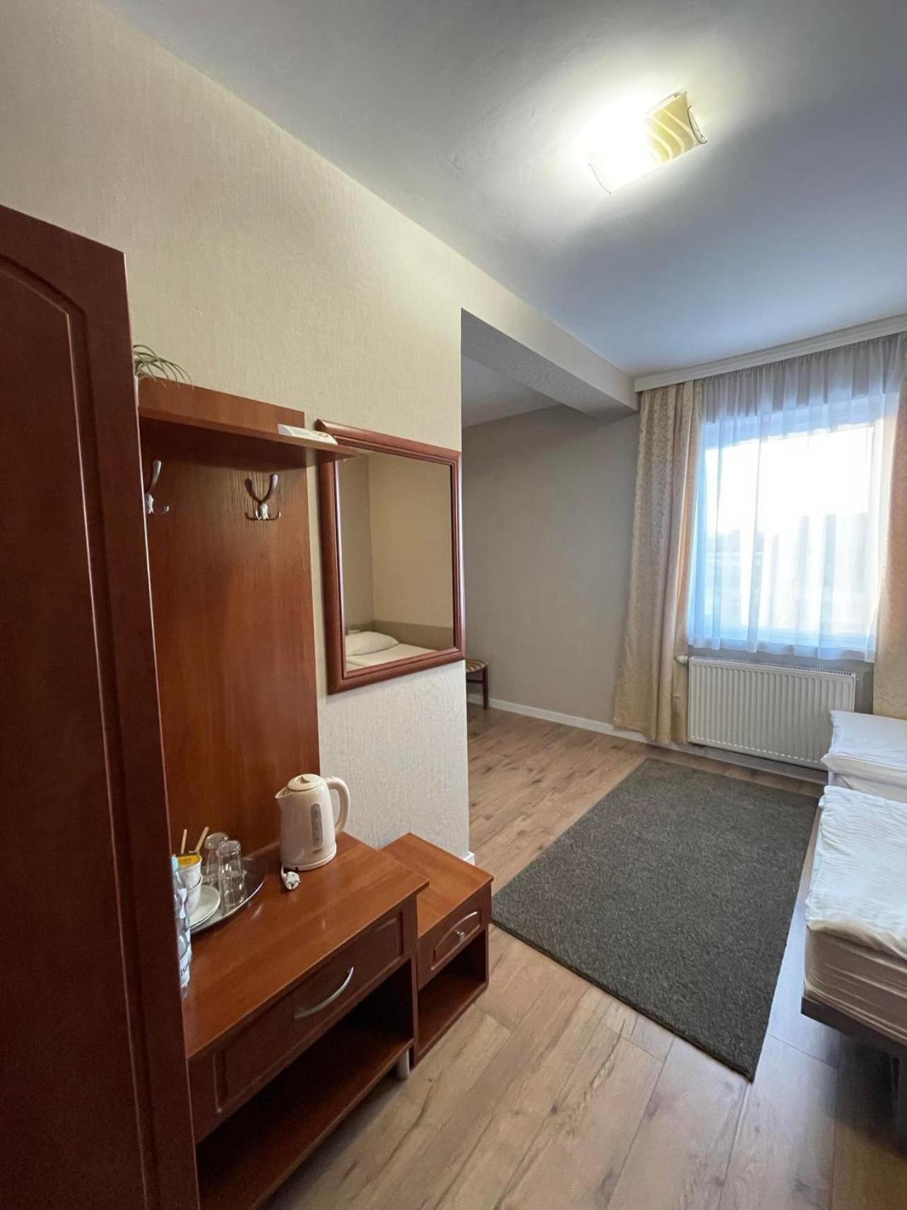 Hotel Arkadia Konskie Dış mekan fotoğraf