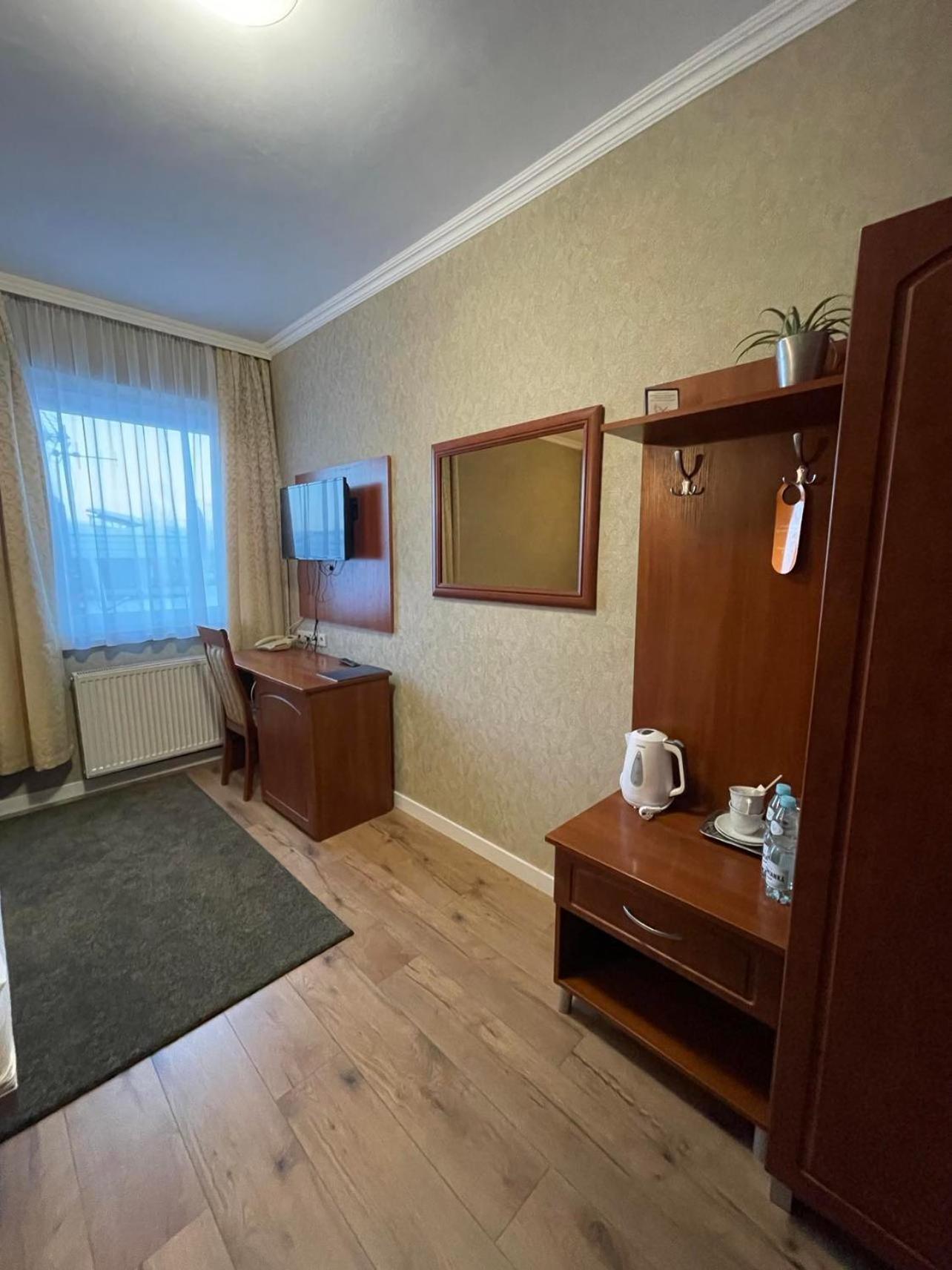 Hotel Arkadia Konskie Dış mekan fotoğraf